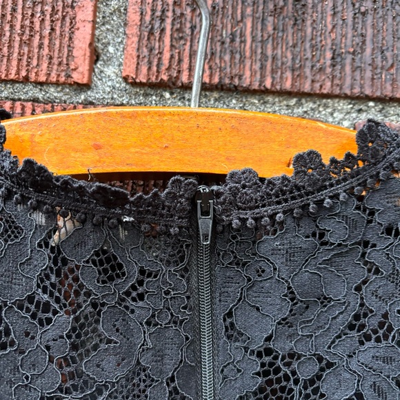 Black lace blouse with mesh sleeves pearl embellishment - Picture 7 of 7